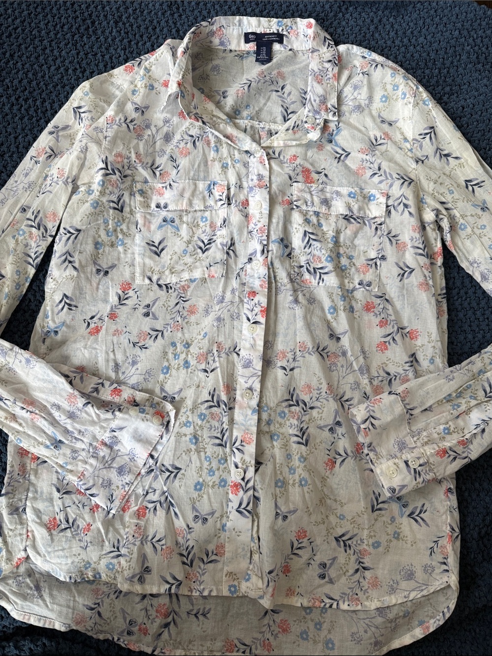 Gap Cream Floral Button-Front Shirt with Blue and Coral Blooms
